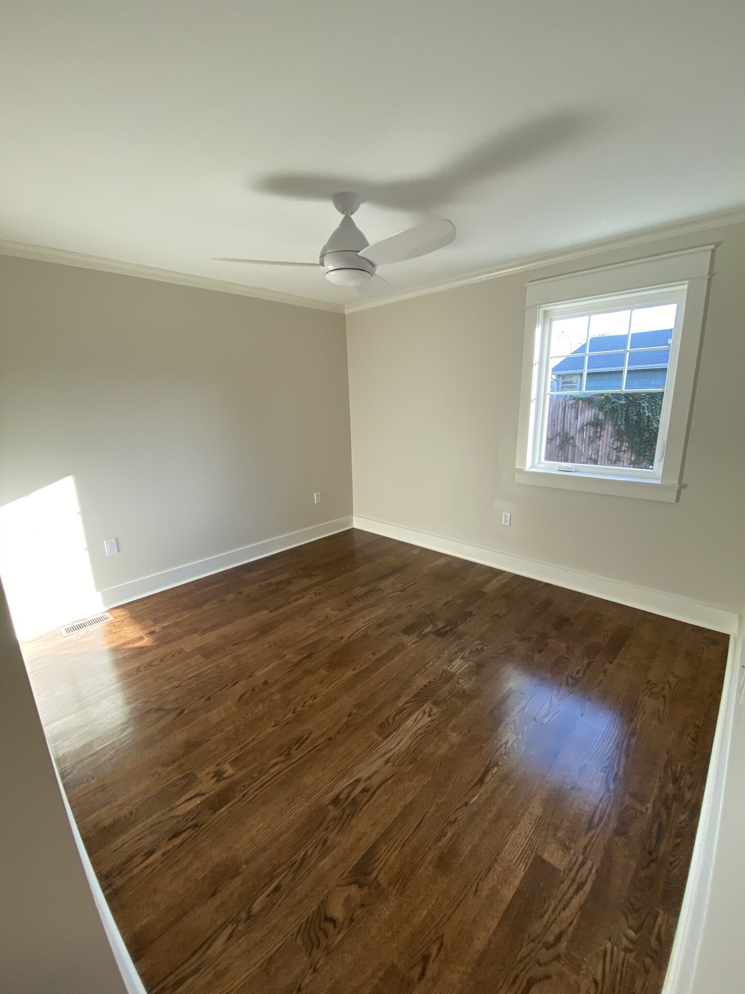 Building Photo - 57 Howland Ave