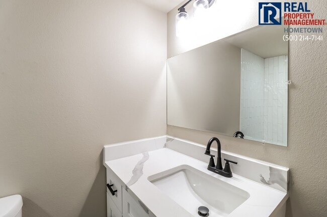 Building Photo - 1812 Sanford Dr