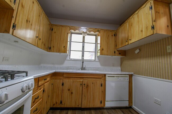 Building Photo - 1327 Vanderbilt St