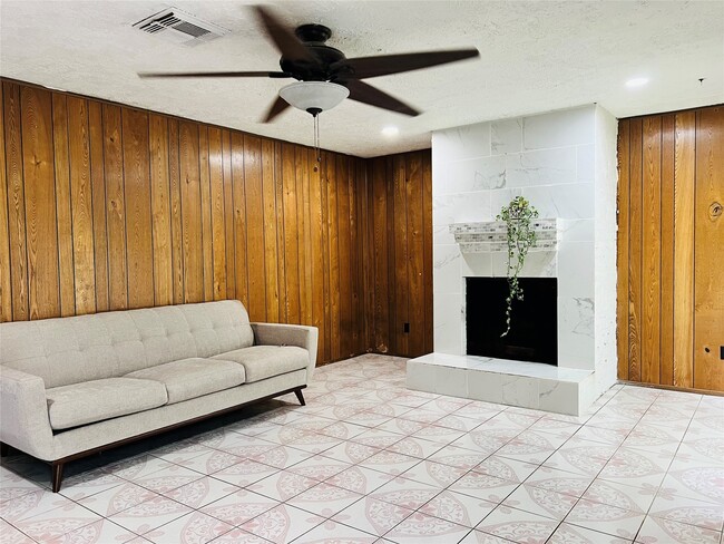 Building Photo - 17131 Hewing Dr