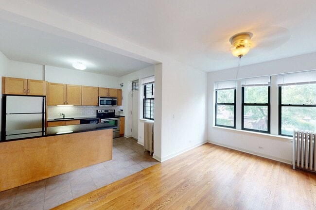 Interior Photo - 5326-5336 S. Greenwood Avenue