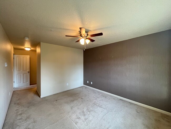 Building Photo - Spacious Hillsboro 2 Bed 2 Bath Condo - Ga...