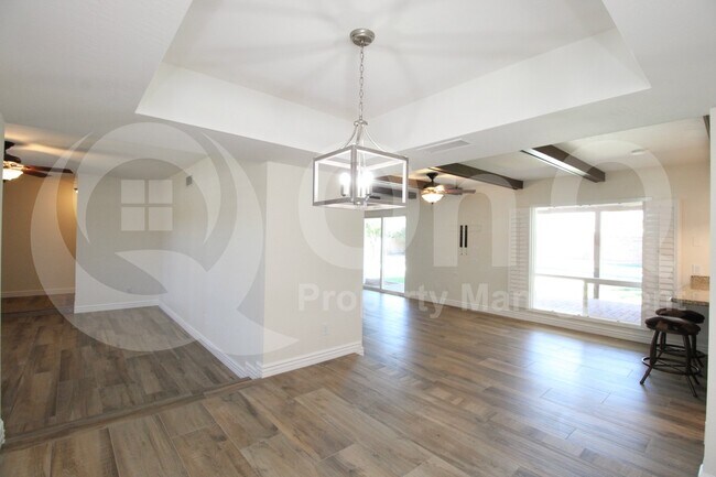 Building Photo - 2439 E Mercer Ln