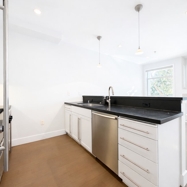 Building Photo - 1738 Lombard St