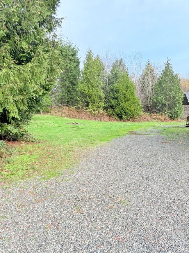 Building Photo - Beautiful house in Maple View Meadows.