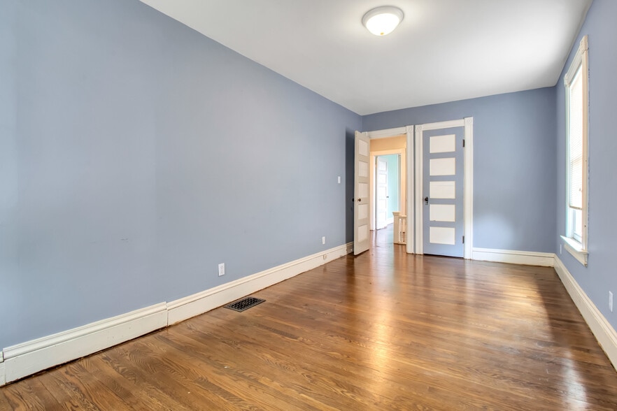 Building Photo - 67 Crescent Ave