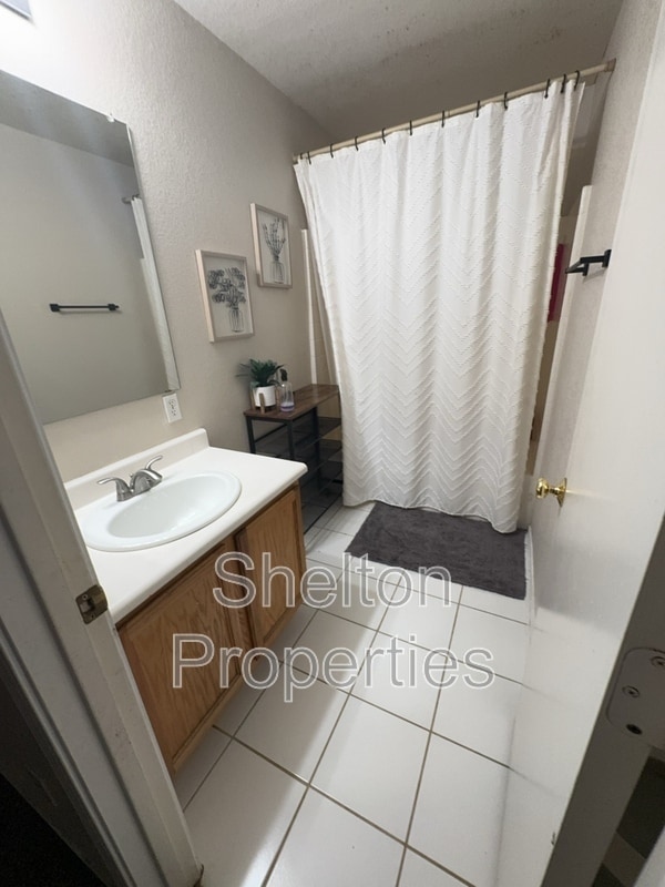 Building Photo - 7391 W Solano Dr N