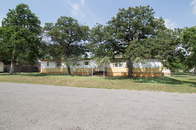 Building Photo - 115 Oak St