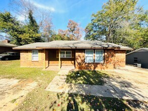 Building Photo - ** 3 Bed 2 Bath located off Wares Ferry rd...