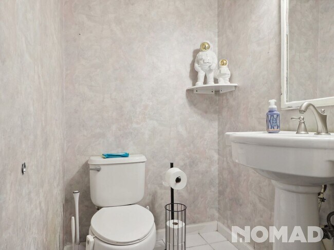 Building Photo - 3 Bedroom Townhome in Aurora
