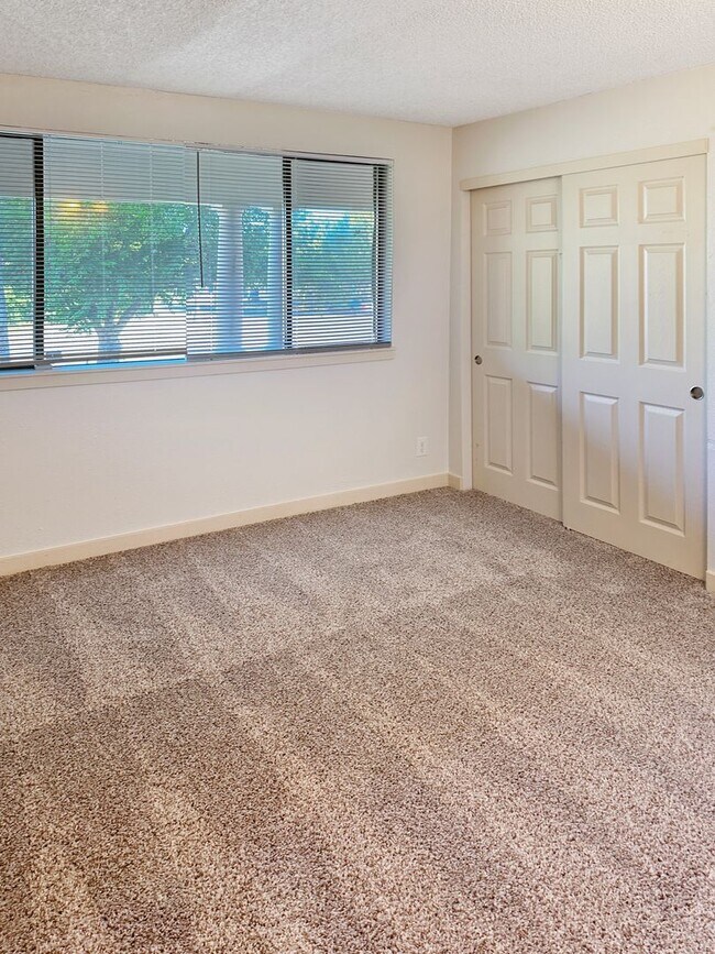 Building Photo - 4002 S Yakima Ave