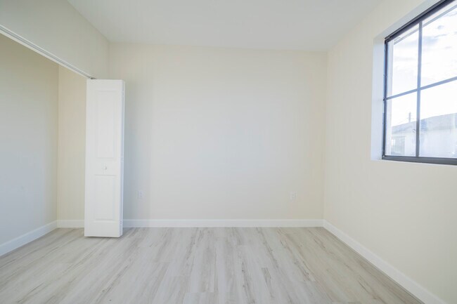 Building Photo - 18020 SW 103rd Ave