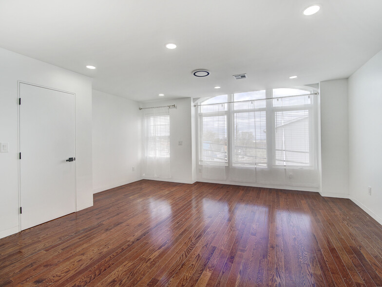 Building Photo - 8310 Newkirk Ave
