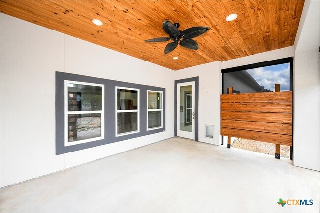 Building Photo - 114 High Point Cir