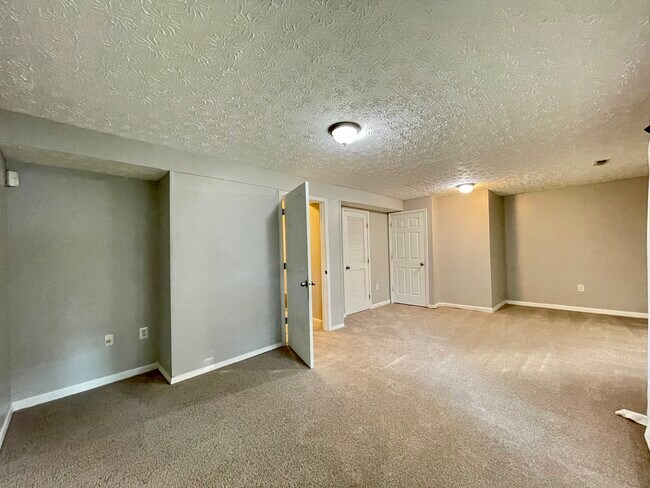 Building Photo - 8308 Lyndhurst St