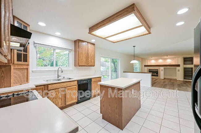 Building Photo - 10376 Dunsford Dr