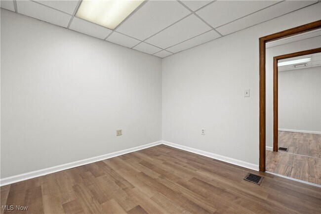Building Photo - 1063 W 21st St