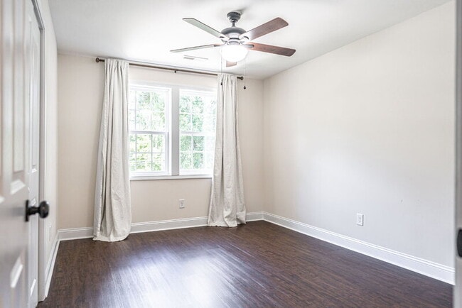 Building Photo - 555 N Saylor St