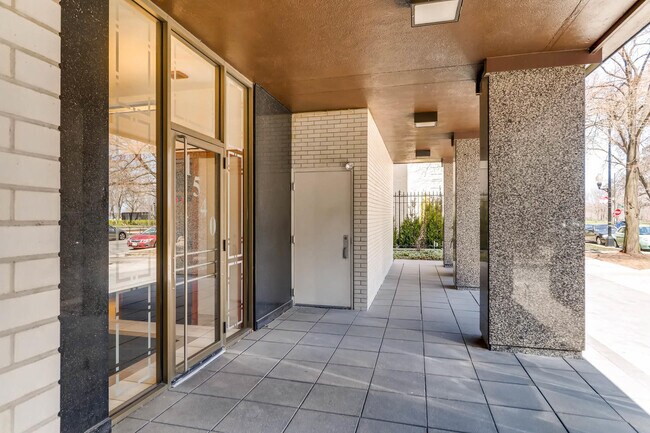 Building Photo - 1540 N State Pkwy