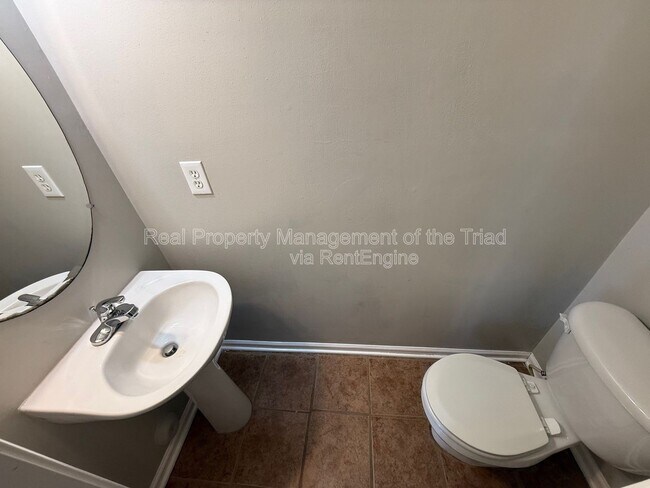 Building Photo - 5207 Silverbrook Dr