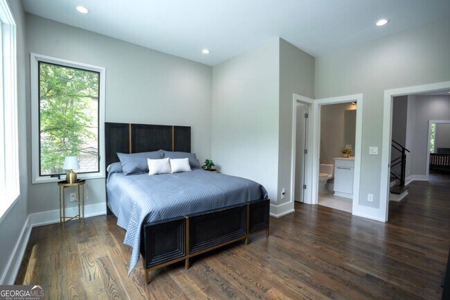 Building Photo - 1099 Vista Trail NE