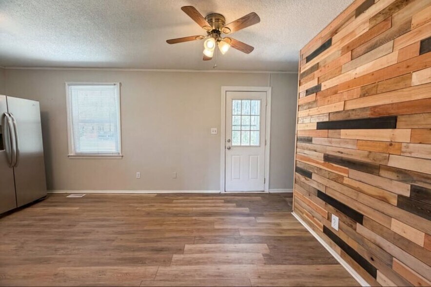 Building Photo - 4402 Ginger Dr