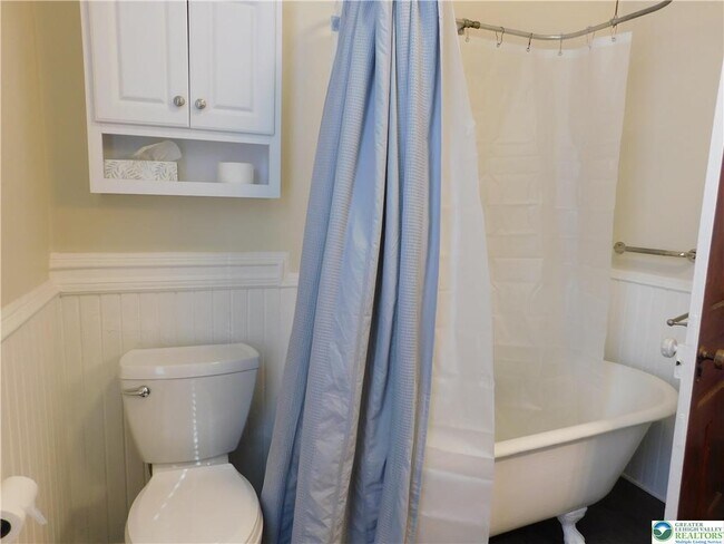 Building Photo - 300 S 9th St