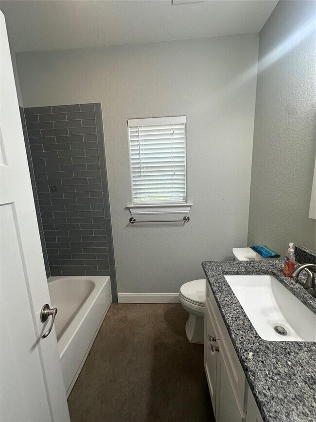 Building Photo - 210 Arbor Hill Way