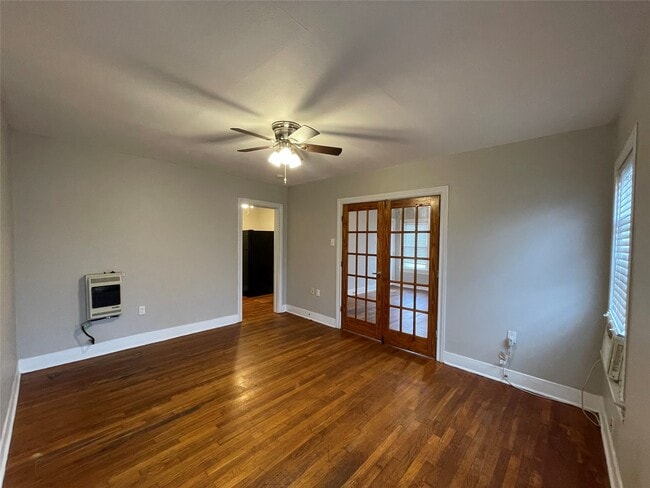 Building Photo - 4221 Lamar St