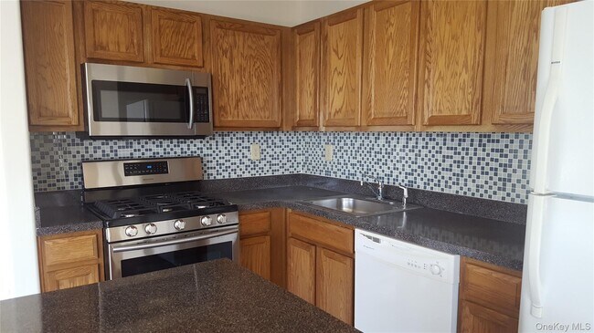 Building Photo - 72-07 Catamaran Way