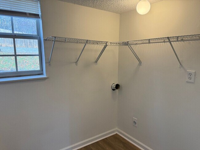 Building Photo - 11105 Lake Hills Dr