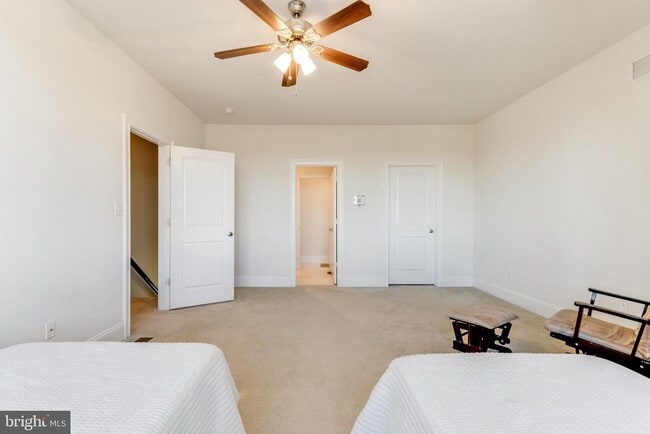 Building Photo - 18830 Bethpage Dr