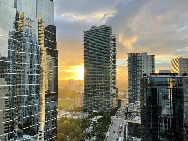 Building Photo - 1200 Brickell Bay Dr