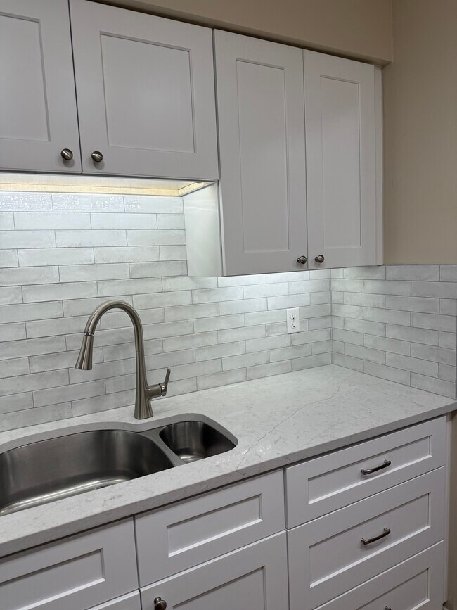 Building Photo - 1390 Cedarwood Dr