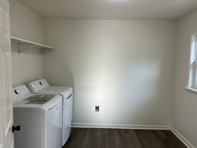 Building Photo - 1859 US-158