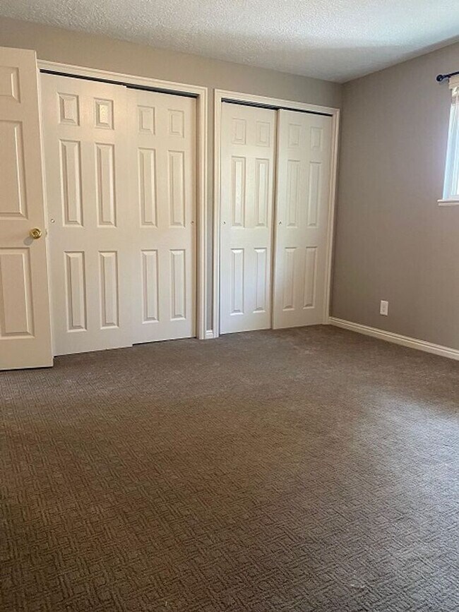 Building Photo - West Valley Nice 4 bed 2 bath Family Home