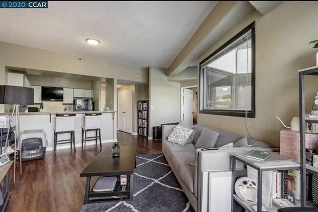 Building Photo - Unfurnished Move-In ready 1 Bedroom/ 1 Bat...