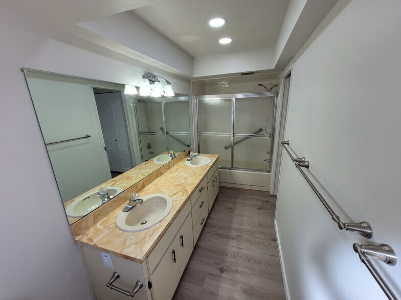 Building Photo - 21 Lemington Ct