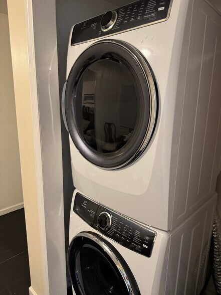 Washer & Dryer Set - 813 19th St