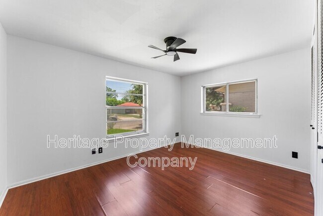 Building Photo - 3614 Versailles Dr