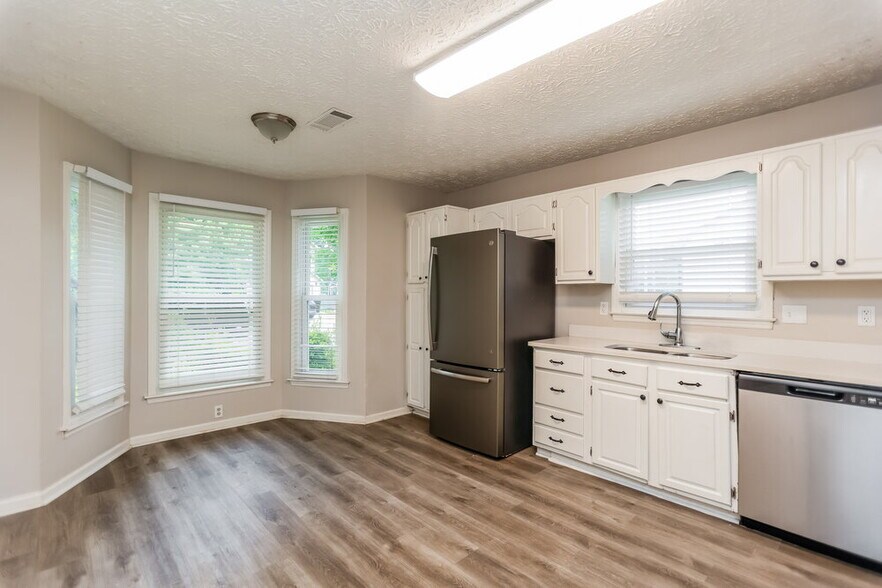 Building Photo - 4805 Shallow Farm Dr NE