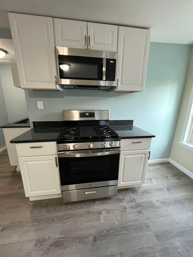 Building Photo - Gorgeous Studio Apartment in Quiet Pittsfield Street