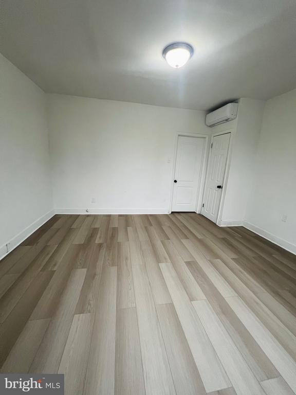 Building Photo - 133 S 61st St