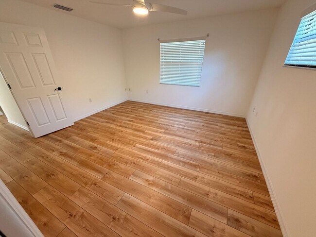 Building Photo - Highly sought after 2/2 in Gulf Gate