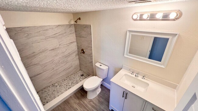 Building Photo - Cozy Casselberry Condo Available - Move In Before the Holidays!