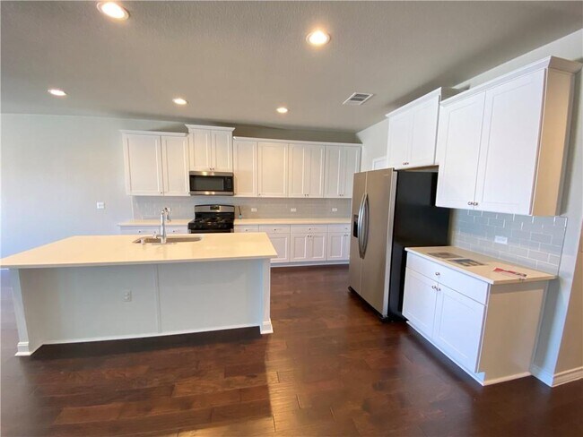 Building Photo - 5904 Daly Dr