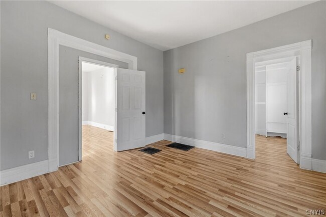 Building Photo - 319 Merriman Ave
