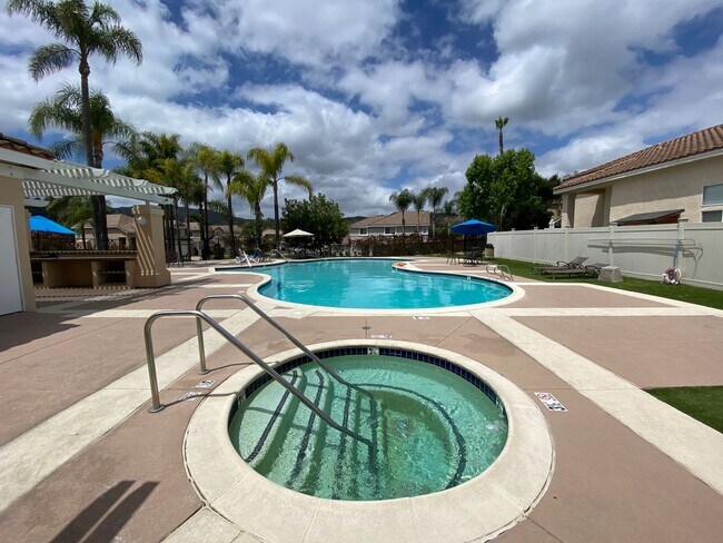 Building Photo - Spacious 3 Bedroom, 2 Bath located in Treasures of Caste Creek Community!
