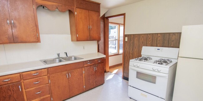 Kitchen - 308 W Ashley St