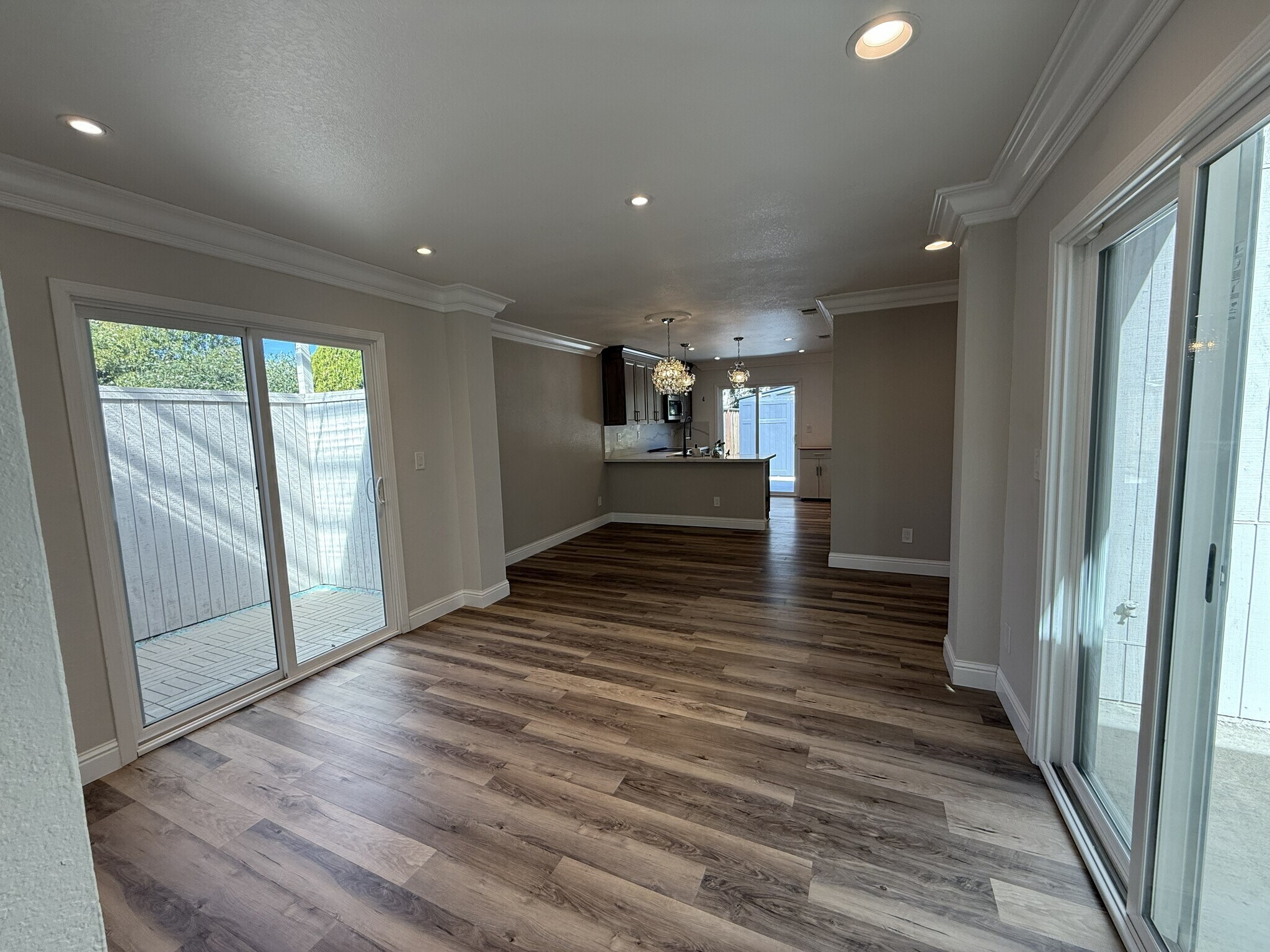 Building Photo - 328 Flaming Oak Dr